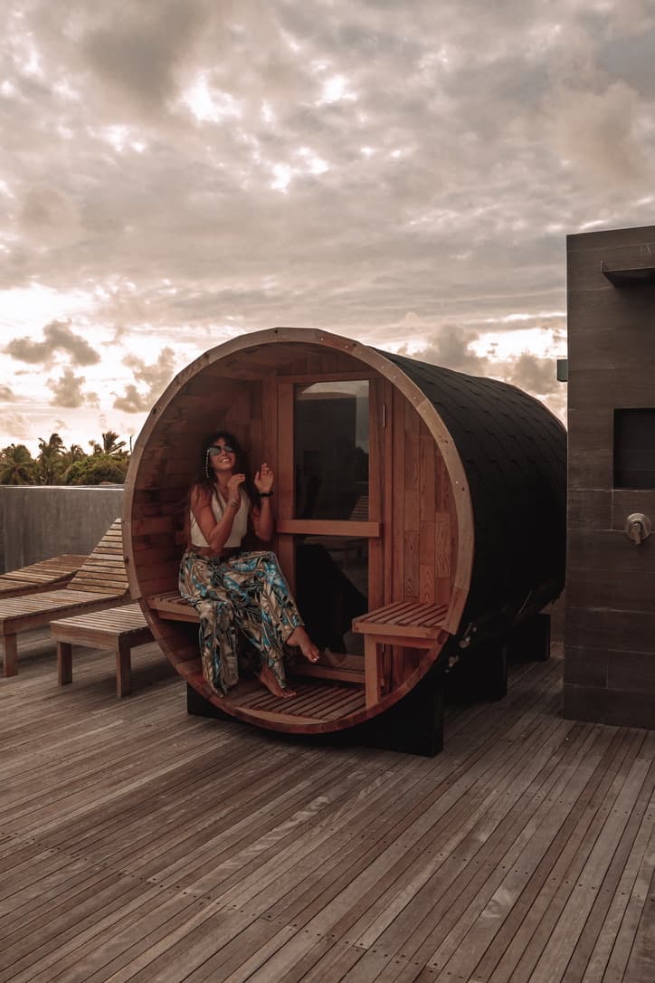 Spa with sauna and jacuzzi - Slide 1